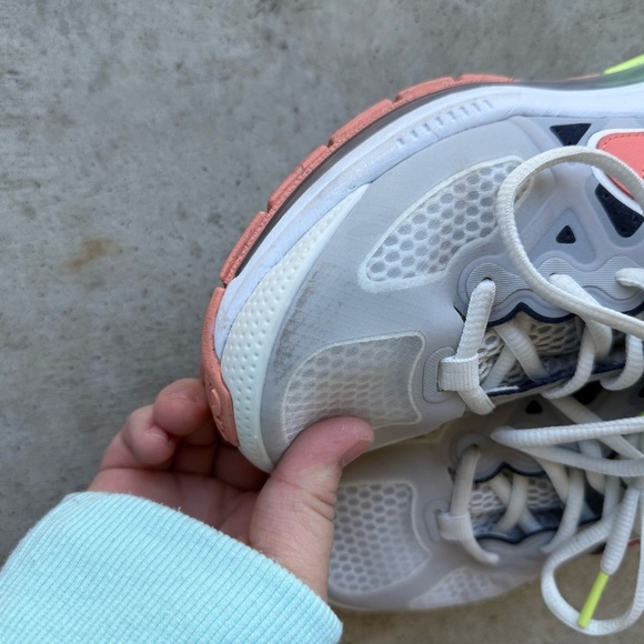 Women’s Nike Air Max Genome Summit White/Crimson Bliss - Picture 3 of 5